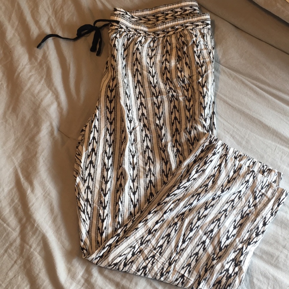 Black and white batik print loose fit rayon XL